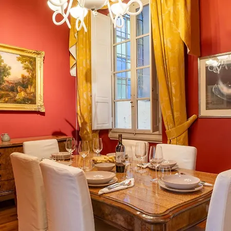Royal Mansion Of Tommaso Corsini شقة